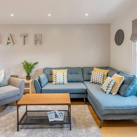 Fantastic 3-Bed House With Parking Villa Bath Bagian luar foto
