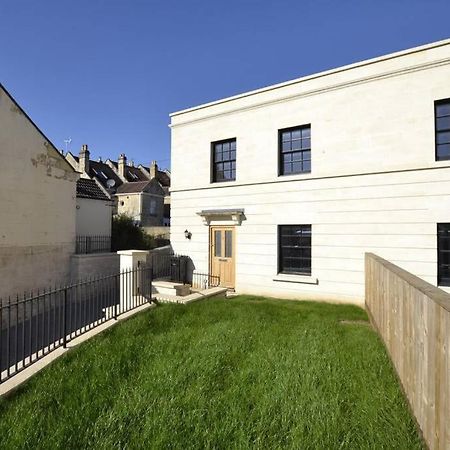 Fantastic 3-Bed House With Parking Villa Bath Bagian luar foto