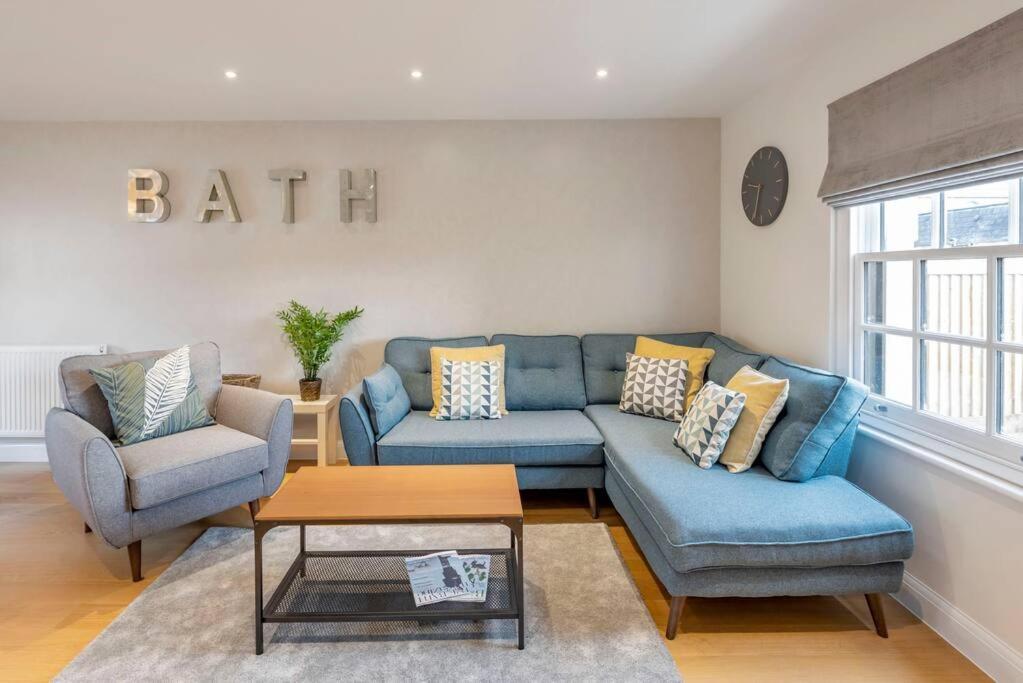 Fantastic 3-Bed House With Parking Villa Bath Bagian luar foto