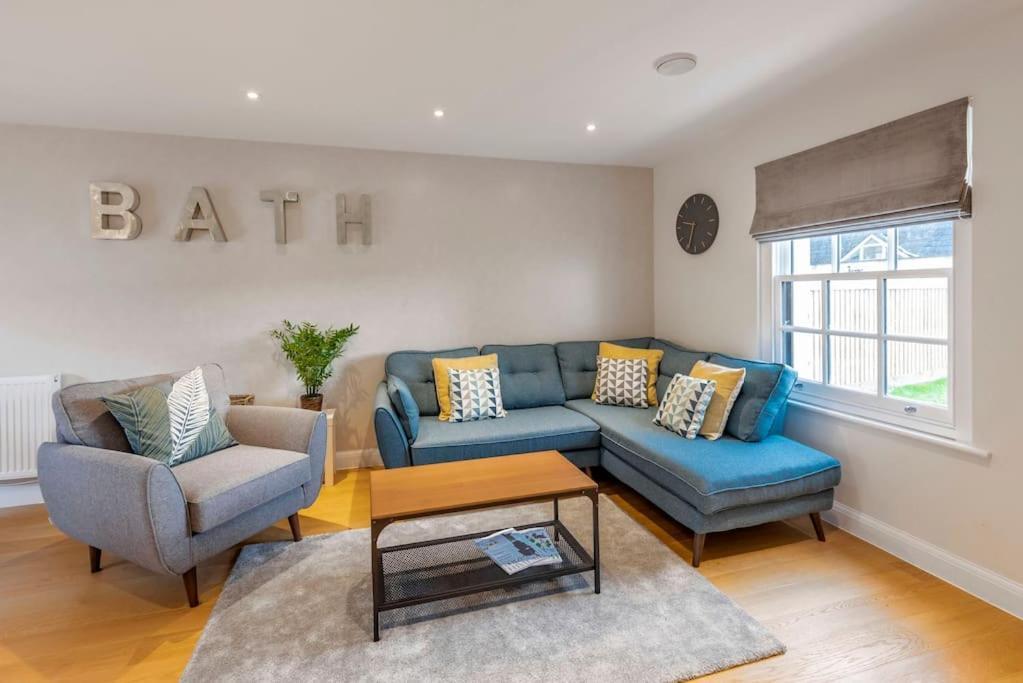 Fantastic 3-Bed House With Parking Villa Bath Bagian luar foto