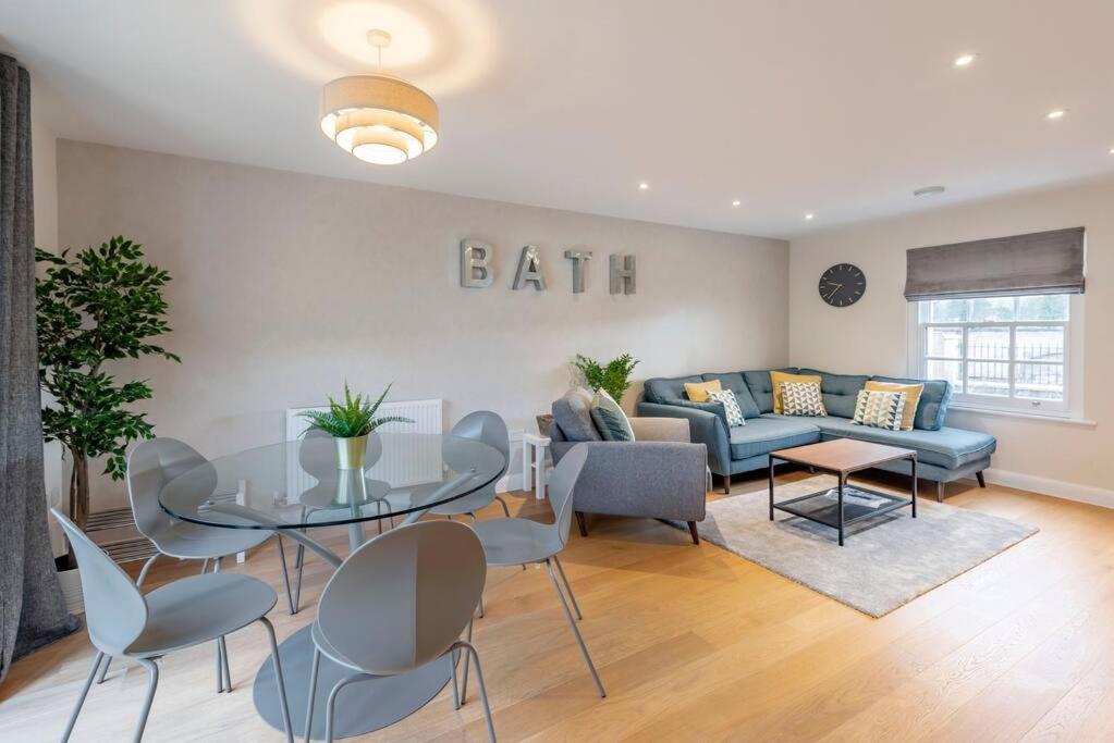 Fantastic 3-Bed House With Parking Villa Bath Bagian luar foto