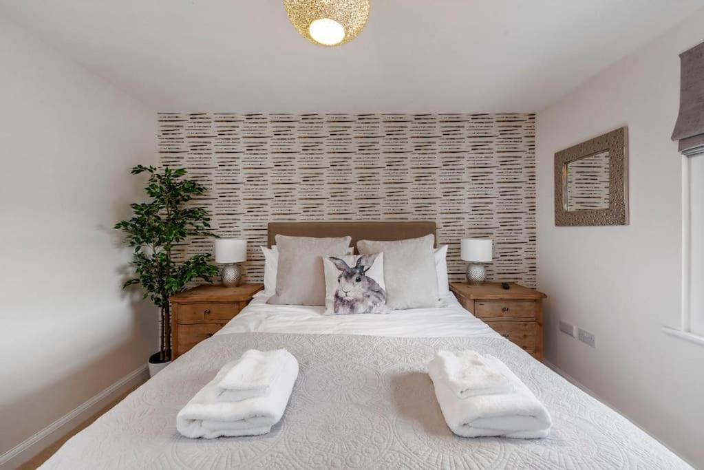 Fantastic 3-Bed House With Parking Villa Bath Bagian luar foto